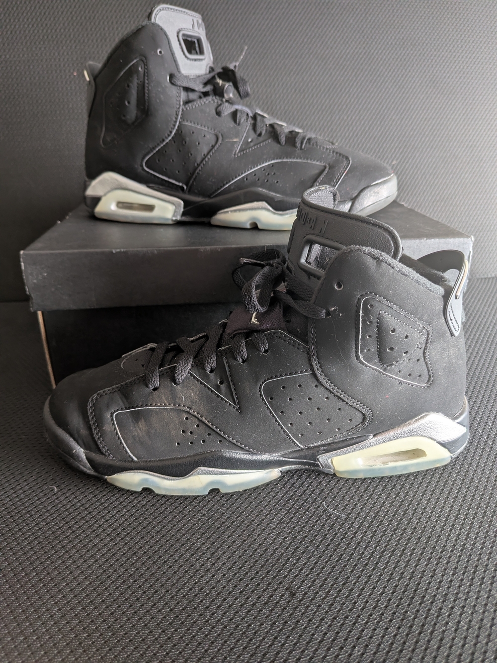 Air Jordan Retro 6 Black/Metallic Silver - Size 7Y Youth